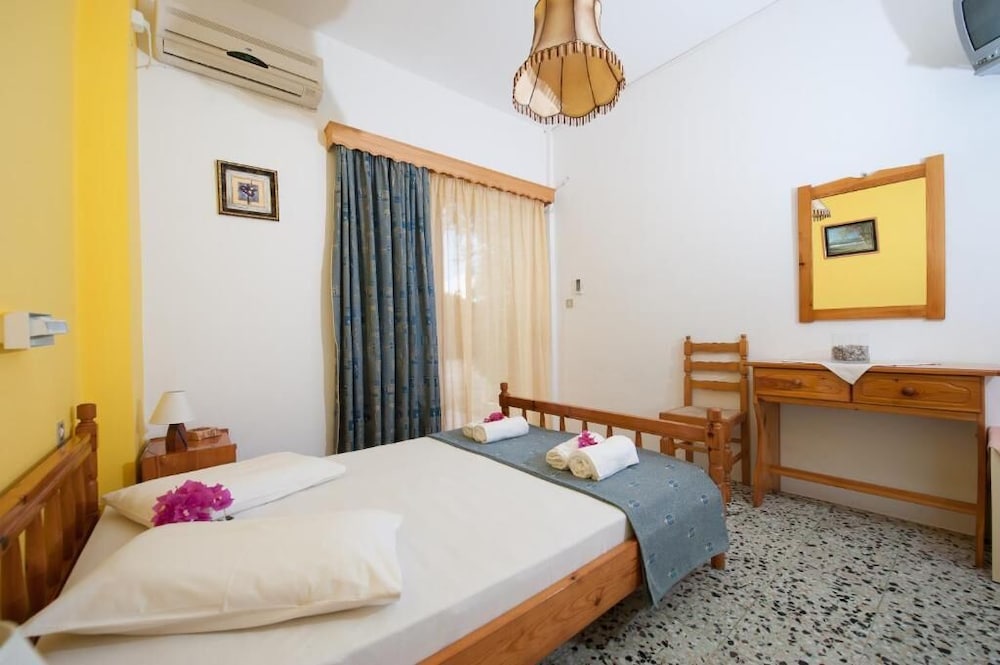 Studio (3 Adults)