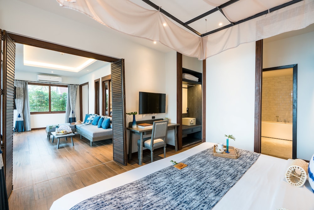 Two-Bedroom Beachfront Pool Villa - Photo 2