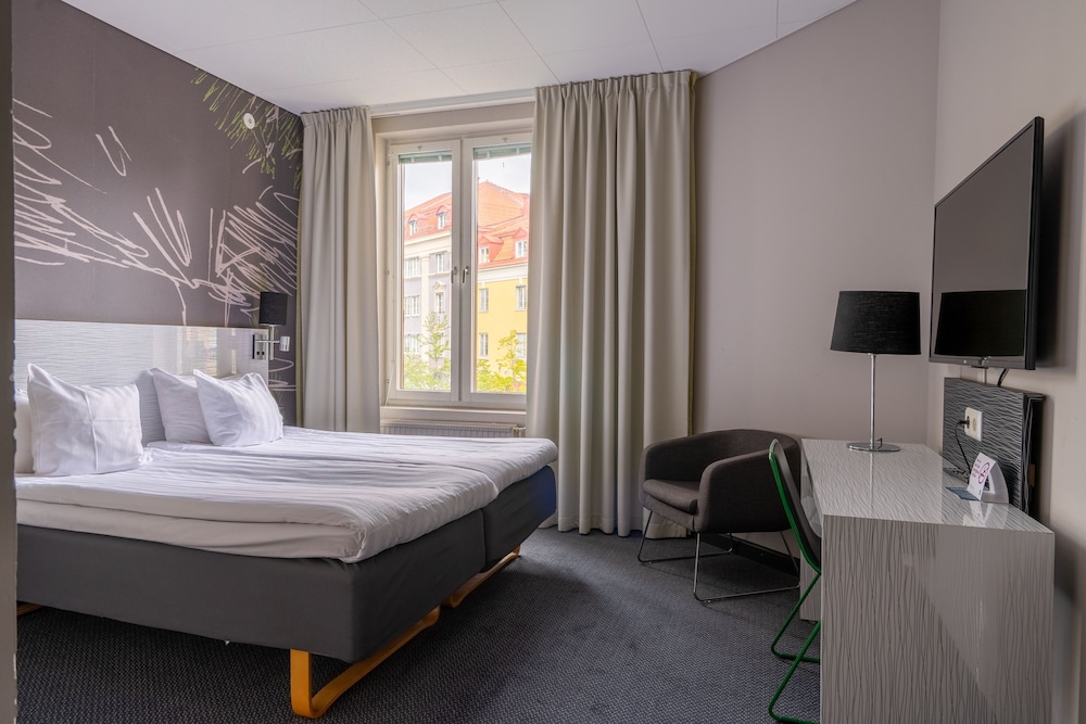 Standard Room, 1 Double Bed, Non Smoking - Photo 1