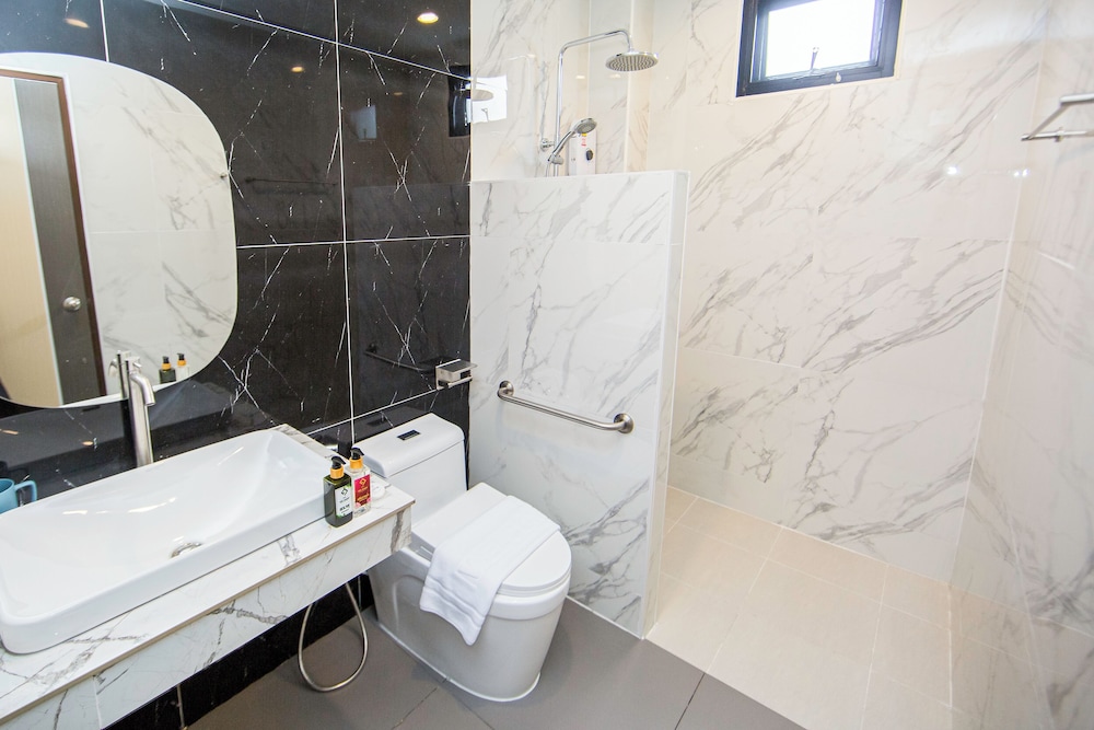 One Bedroom Suite - Photo 15