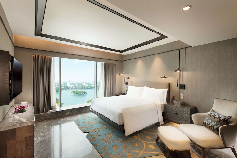 Executive Suite, 1 Bedroom, Non Smoking - with Executive Lounge Access photo 1