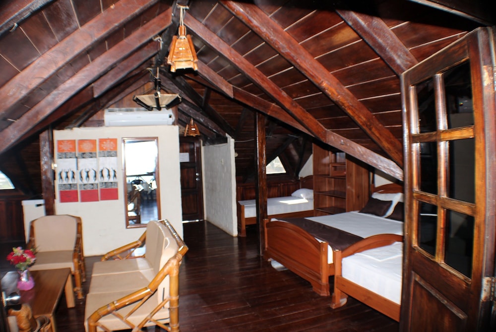 Deluxe Studio Suite, Balcony, Beach View photo 3