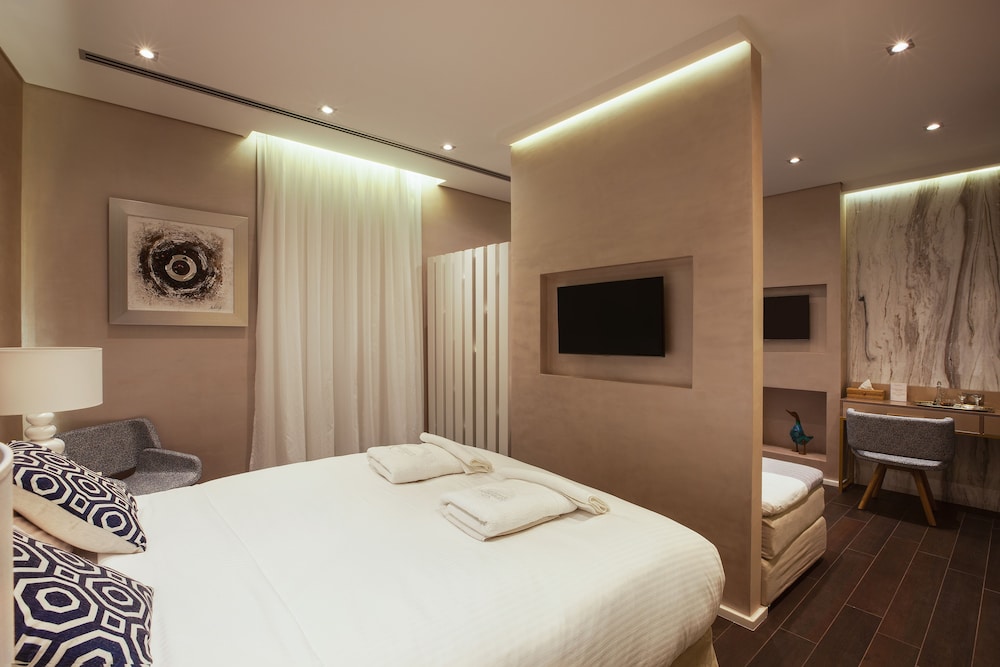 Deluxe Suite with Old Town View and Balcony