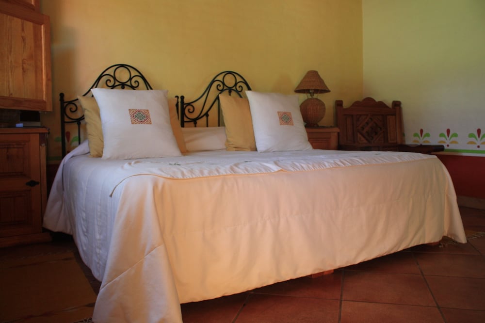 Standard Room, 1 King Bed, Fireplace, Garden View (Alcatraz) photo 3
