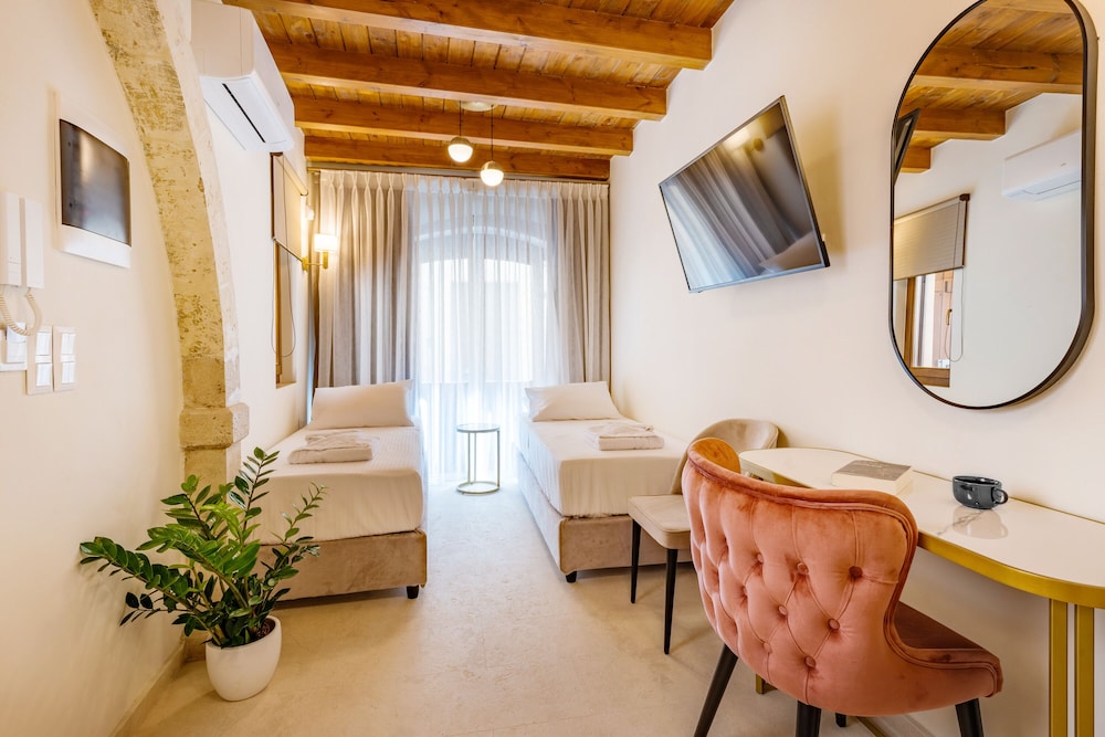Basic Double or Twin Room photo 1