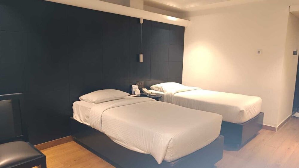 Deluxe Twin Room photo 3