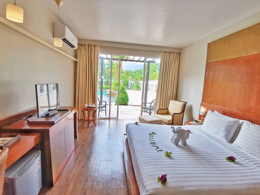 Deluxe Room - Photo 21