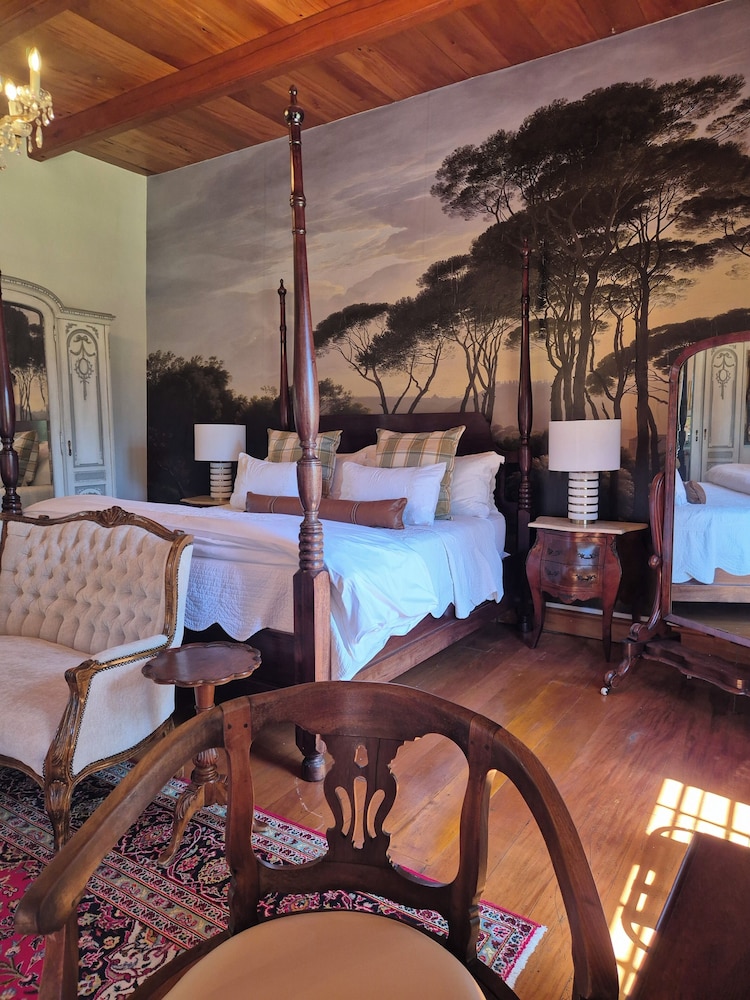Manor House room 1 photo 2