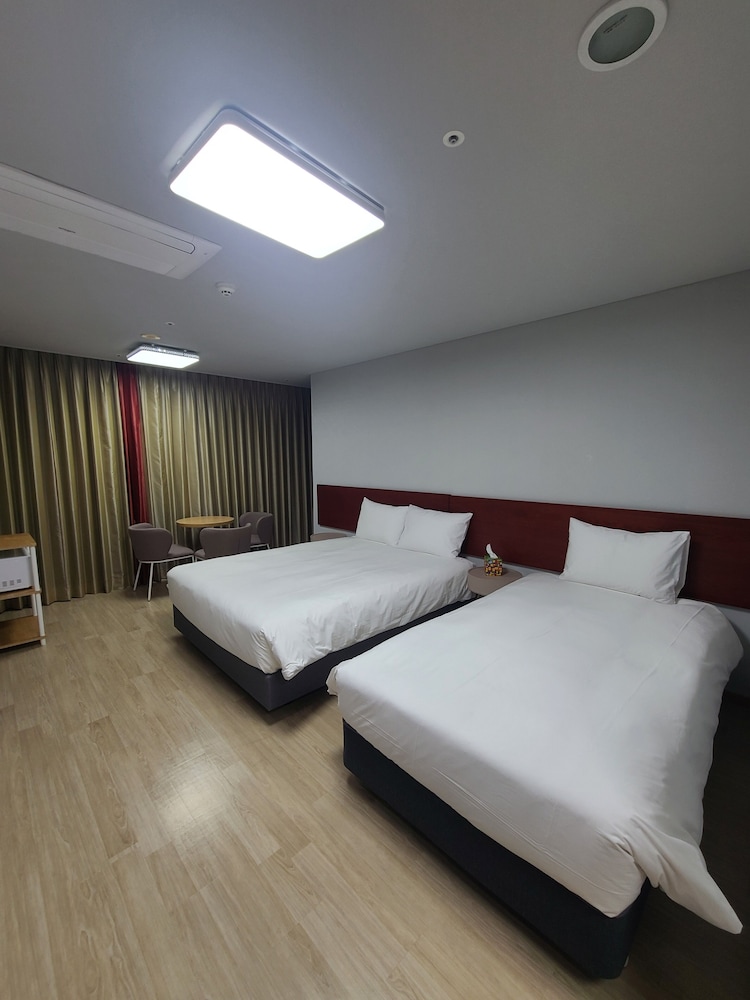Deluxe Twin Room (No Kitchen)
