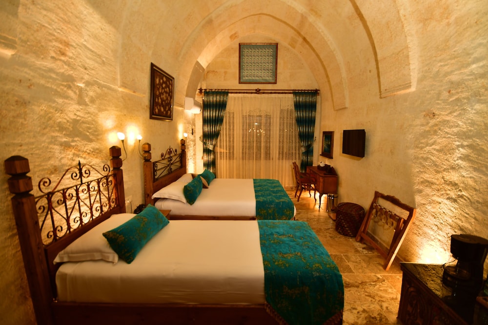 Deluxe Triple Room, Private Bathroom
