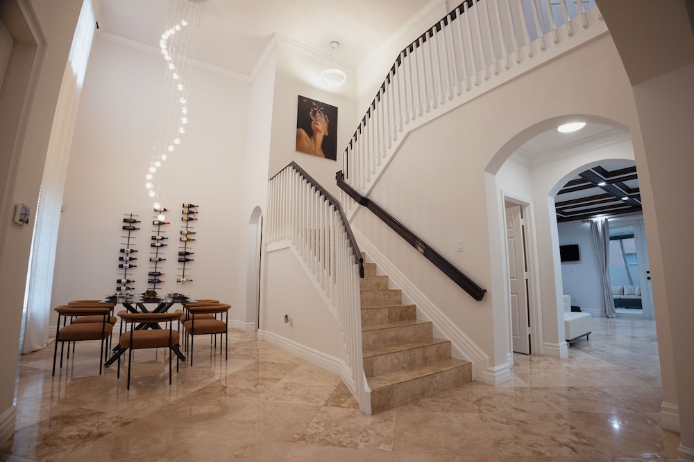 Miami Getaway Heated Pool House & Pool Table Villa, Foto 15