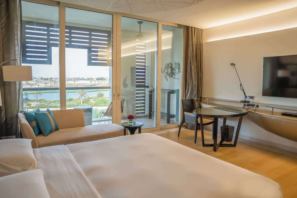 Room, 1 King Bed, Golf View photo 2