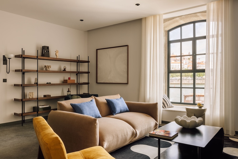 Suite, 2 Bedrooms, River View - Photo 4