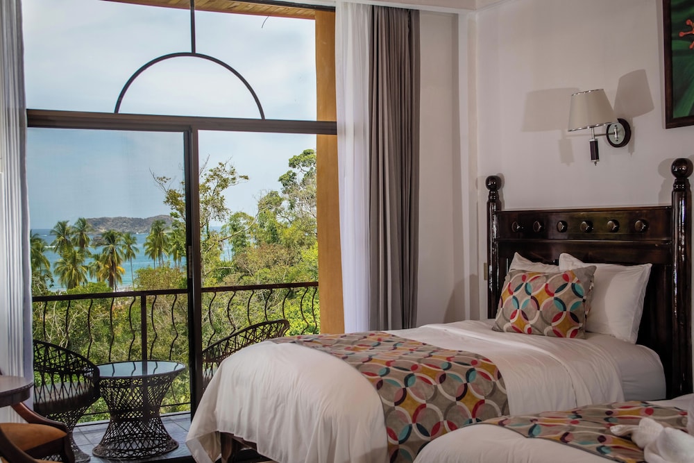 Deluxe Room with Partial Ocean View Two Beds - Photo 3