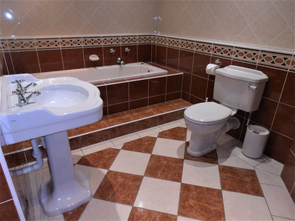 Suite - Photo 16