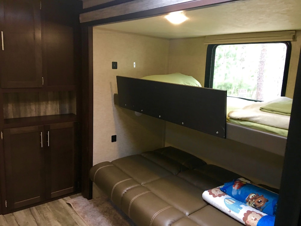 Family Mobile Home, 2 Bedrooms, Park View photo 2