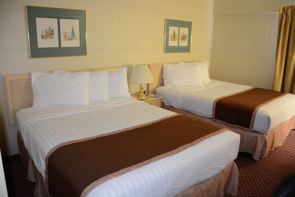 Standard Room, 2 Queen Beds photo 2