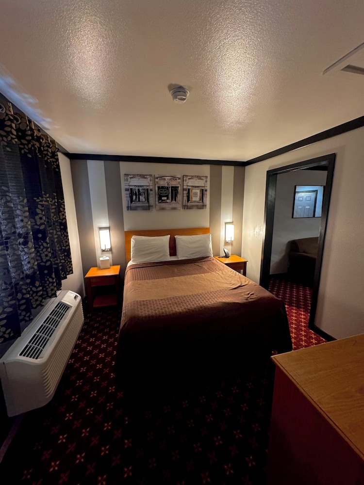 Luxury Studio Suite, 1 King Bed, Non Smoking, Jetted Tub