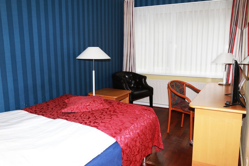 Standard Single Room, 1 Queen Bed photo 2