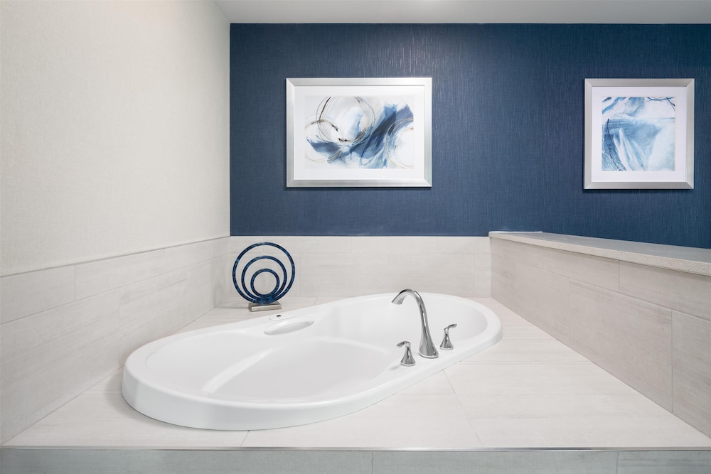 Suite, 1 King Bed, Non Smoking, Jetted Tub (with Sofabed) - Photo 3