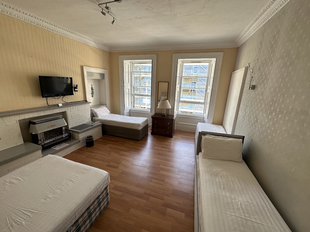 Family Quadruple Room, Ensuite, City View (4 Person)