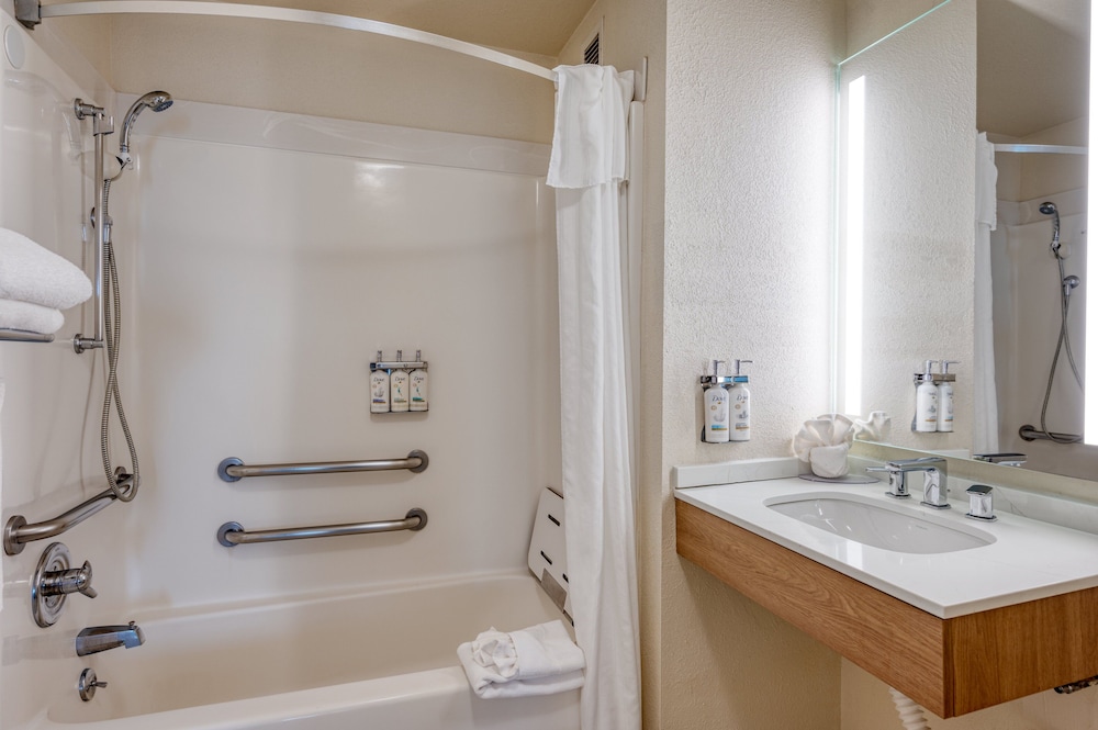 Suite, 1 Queen Bed, Accessible Bathtub (Mobility, Comm Access) - Photo 12