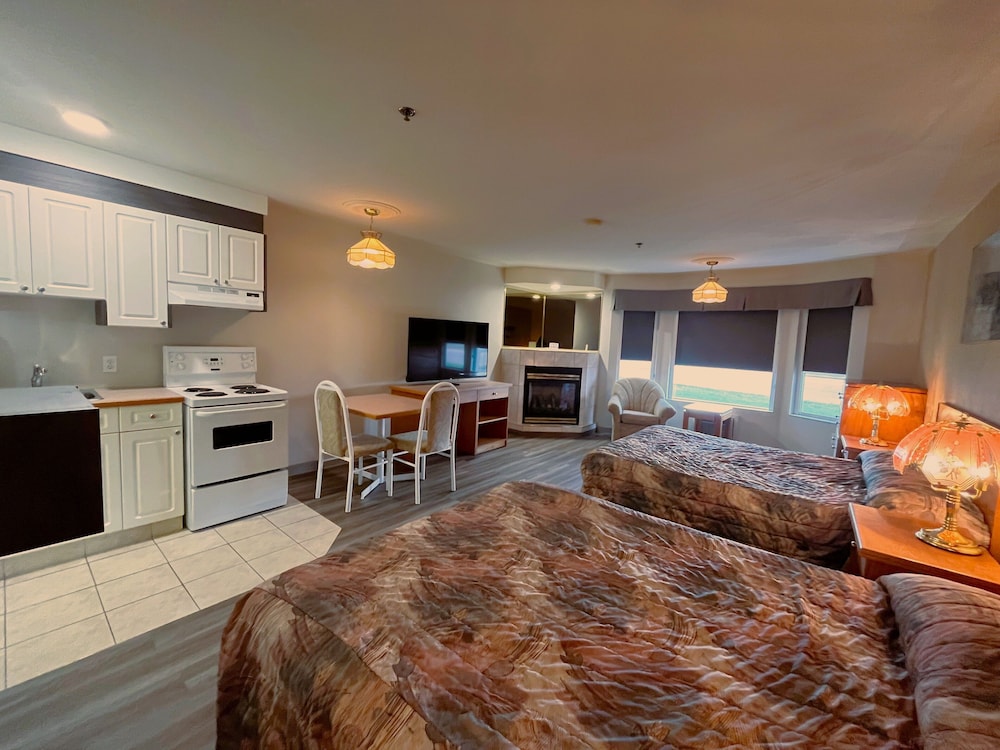 Classic Single Room, 2 Queen Beds photo 1