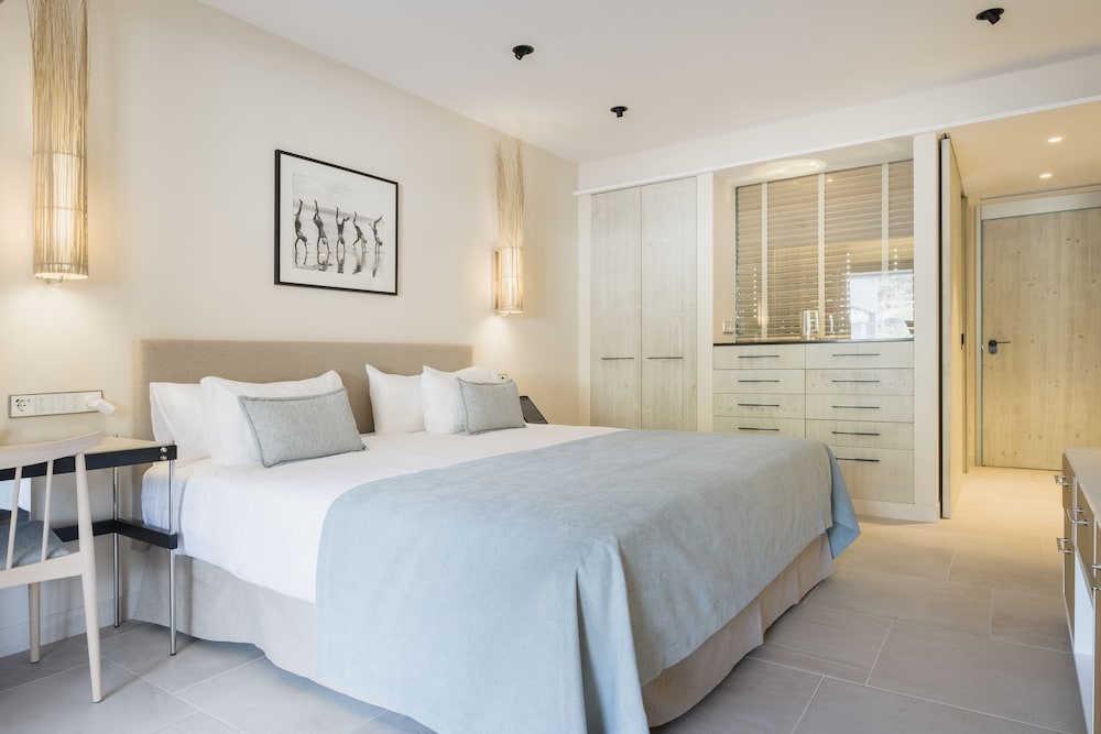 Signature Double Room, Balcony, Partial Sea View