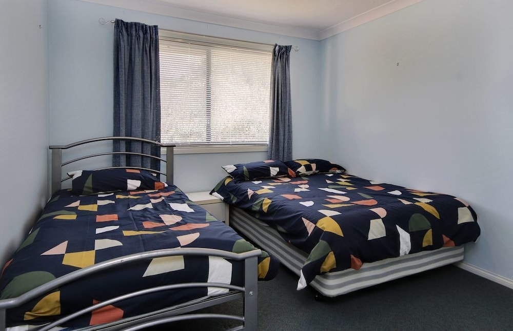 Basic Apartment, 3 Bedrooms photo 2