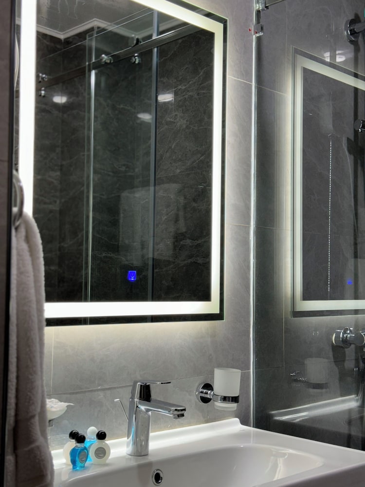 Deluxe Triple Room - Photo 7