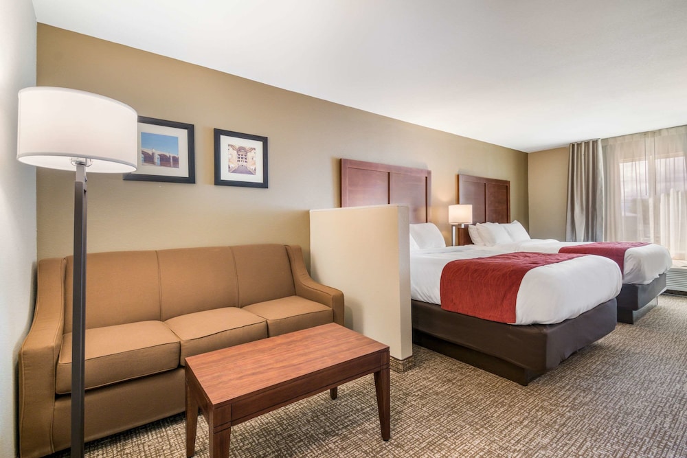 Suite, Multiple Beds, Non Smoking - Photo 2