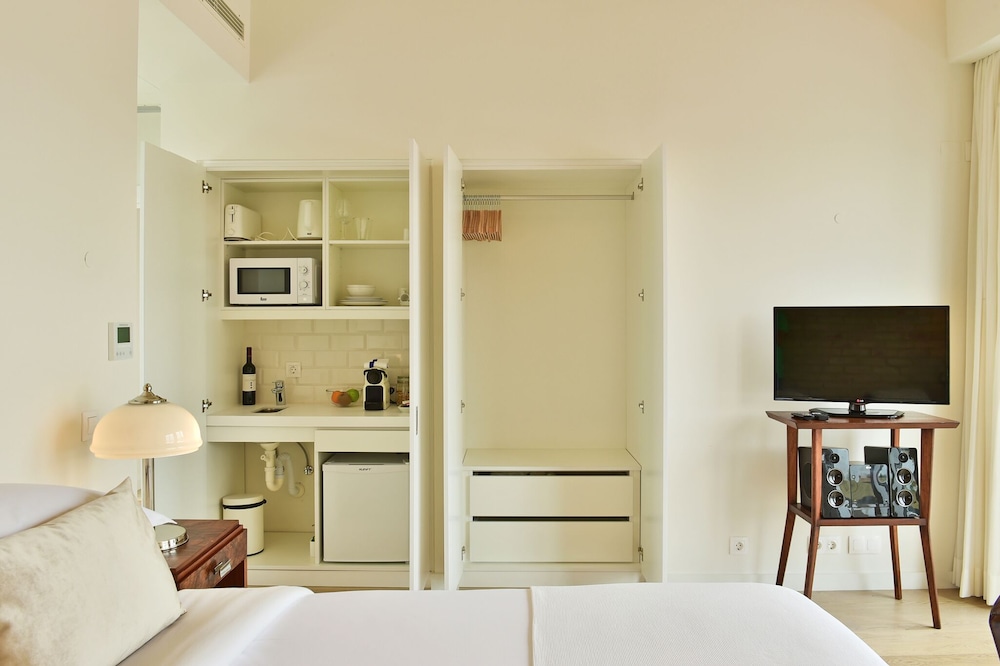 Superior Room with Jacuzzi - Photo 6