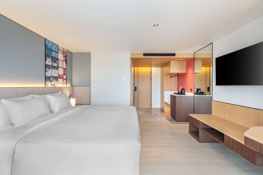 Superior Room, 1 King Bed, Non Smoking photo 2