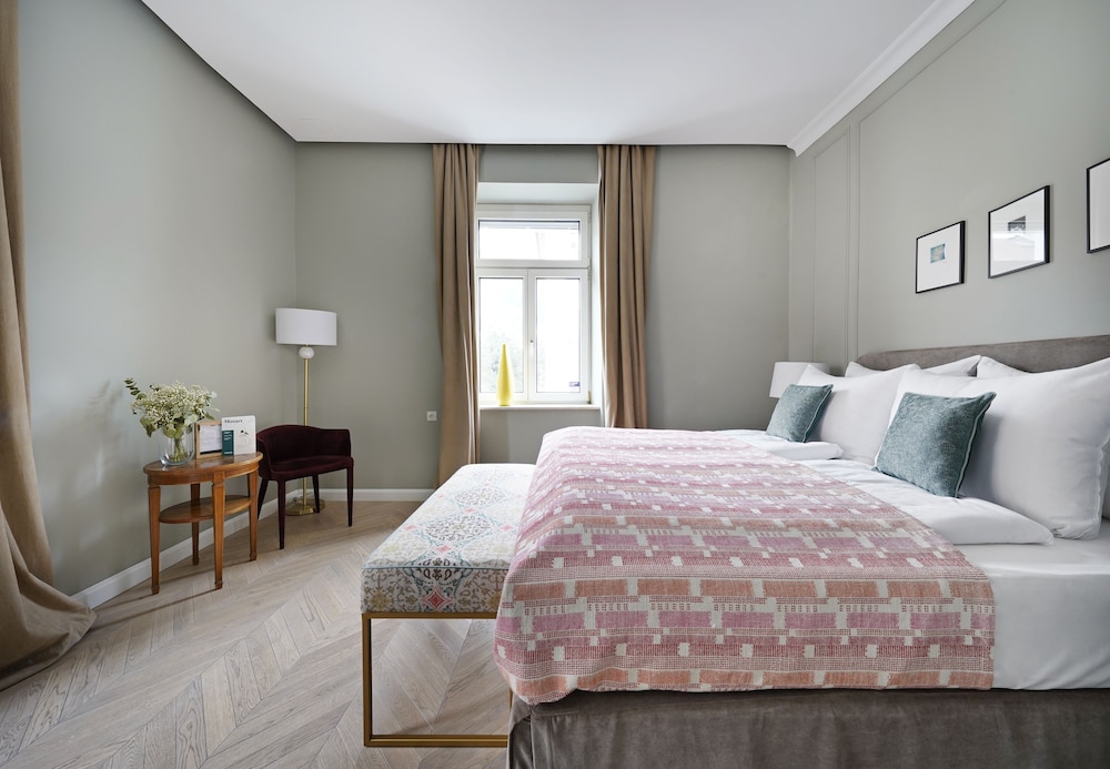 Medium Room - Photo 8