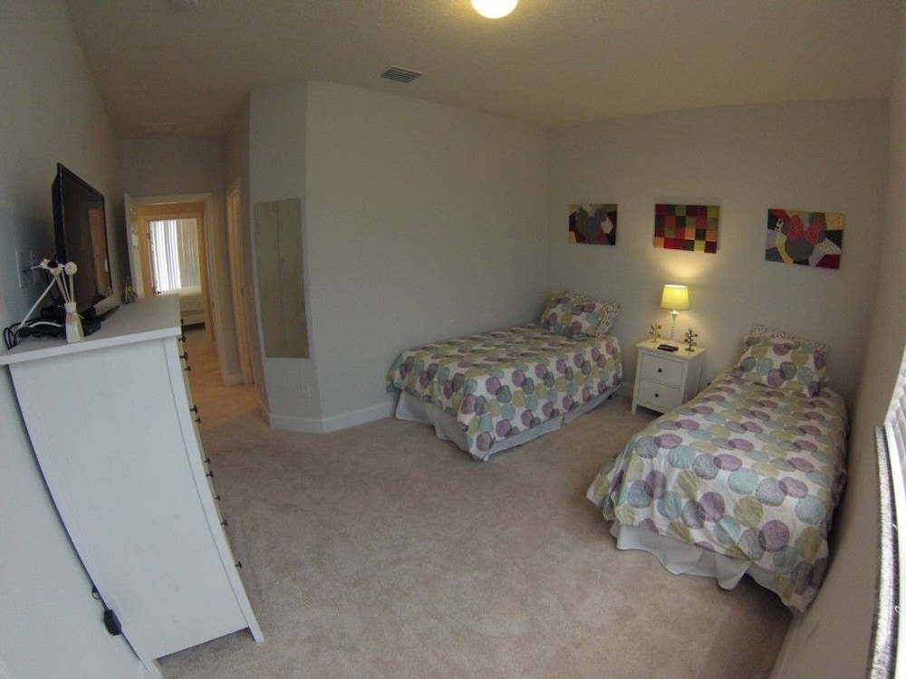 Family Townhome, Private Pool, Garden Area photo 3