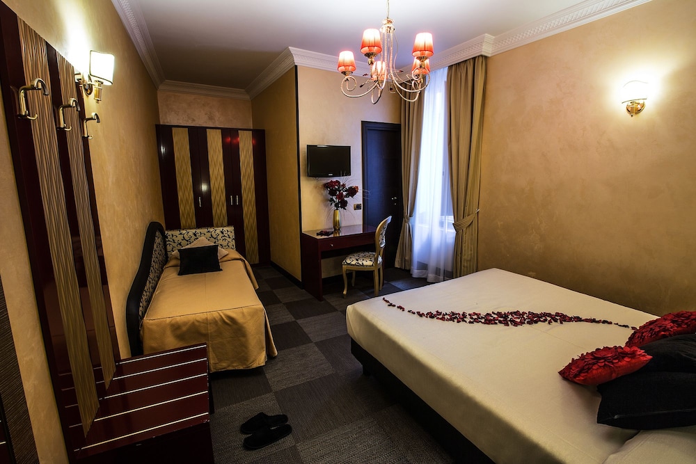 Classic Double or Twin Room photo 2