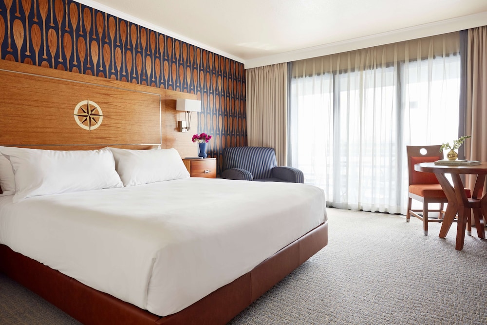 Room, 1 King Bed, Balcony, Marina View photo 1
