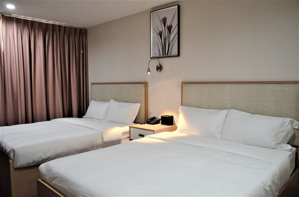 Classic Double Room, 2 Queen Beds photo 3