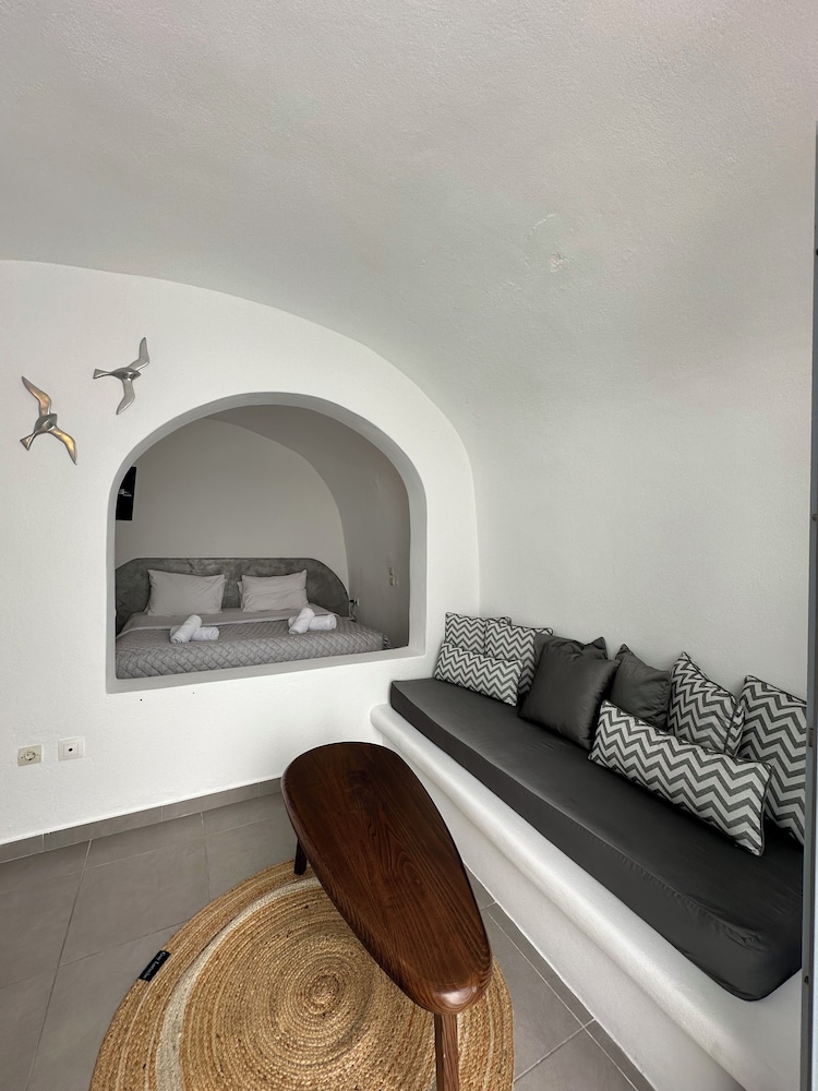 Deluxe Room - Photo 13