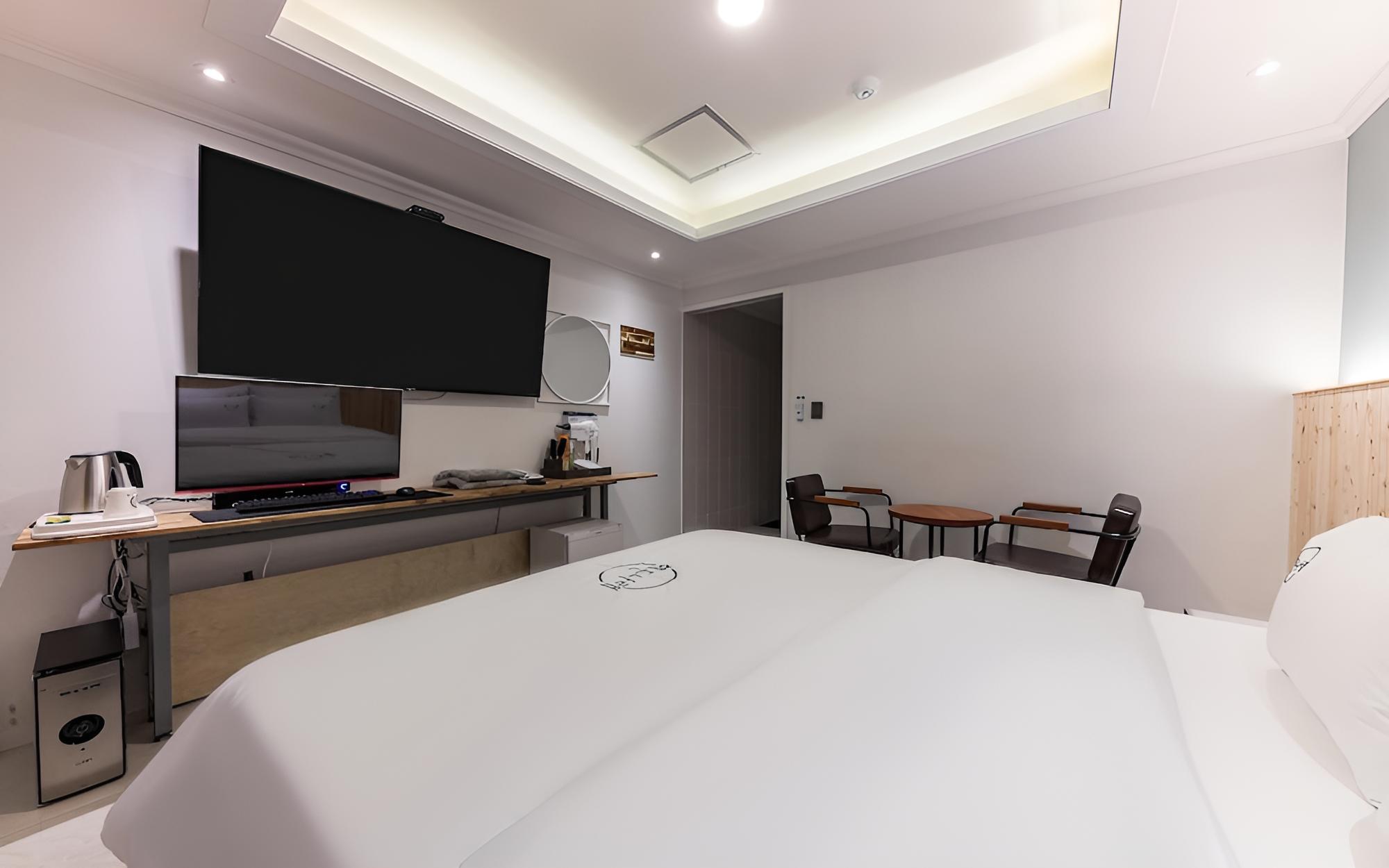 Room (Standard (TV Netflix Bidet)) - Photo 3