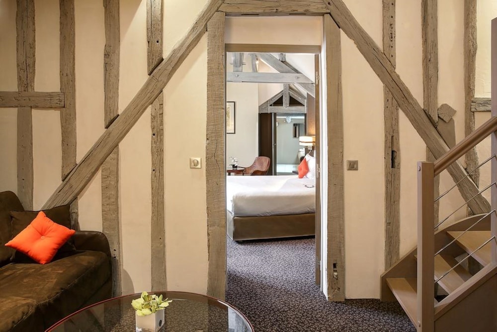 Suite, Multiple Beds, Bathtub (Separate Living Room) photo 3