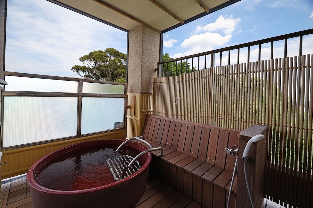 Japanese and Western Deluxe Room (2beds+5Futons, with Open Air Bath) photo 3