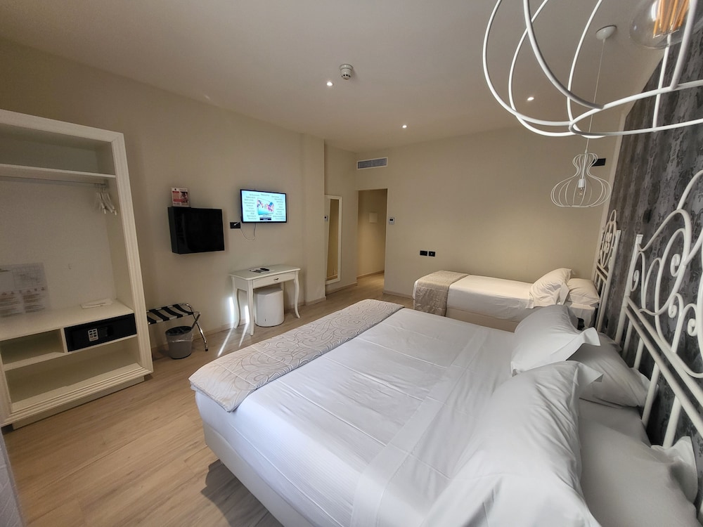 Classic Triple Room photo 2