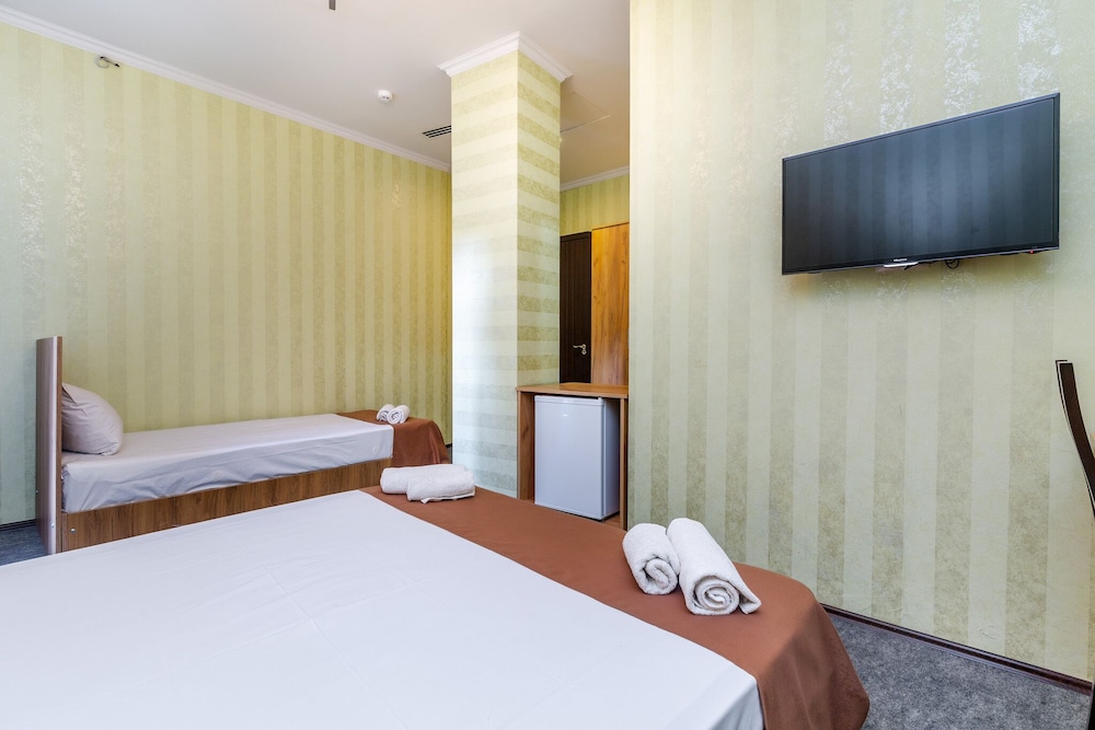 Standard Triple Room, Balcony, Courtyard View photo 3