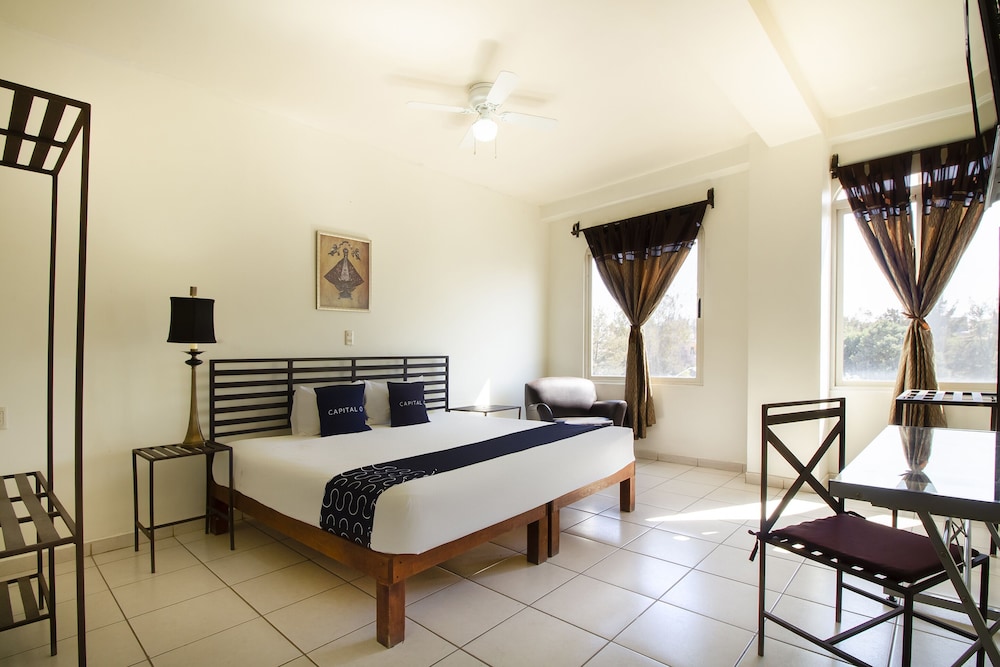 Superior Room, 1 King Bed photo 1