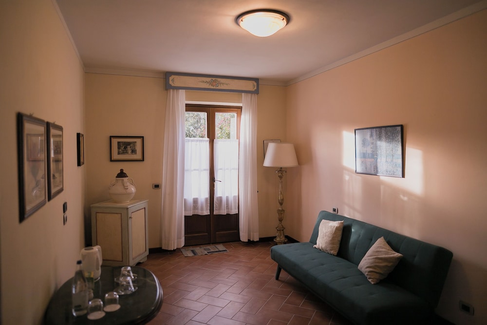Suite - Photo 20