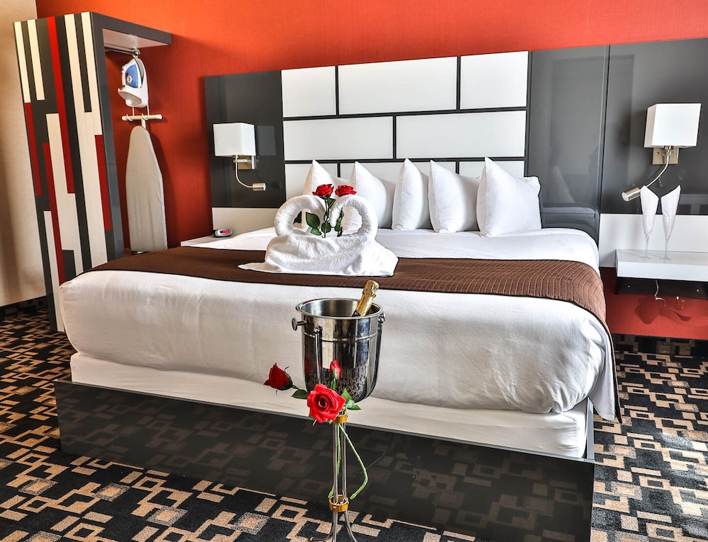 Suite, 1 King Bed, Non Smoking - Photo 4