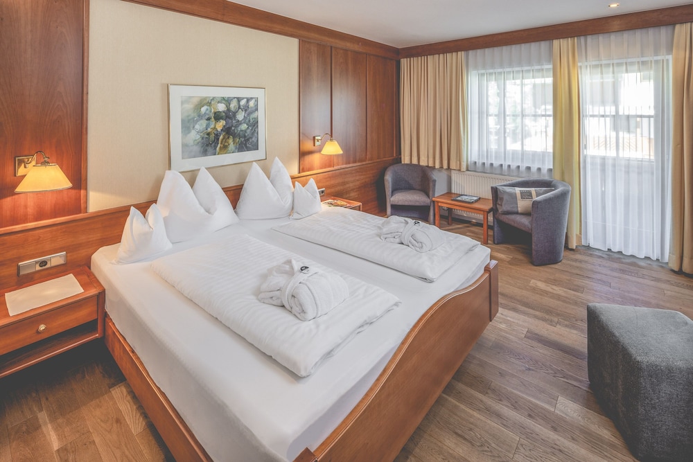 Double Room, Balcony (Superior) - Photo 1