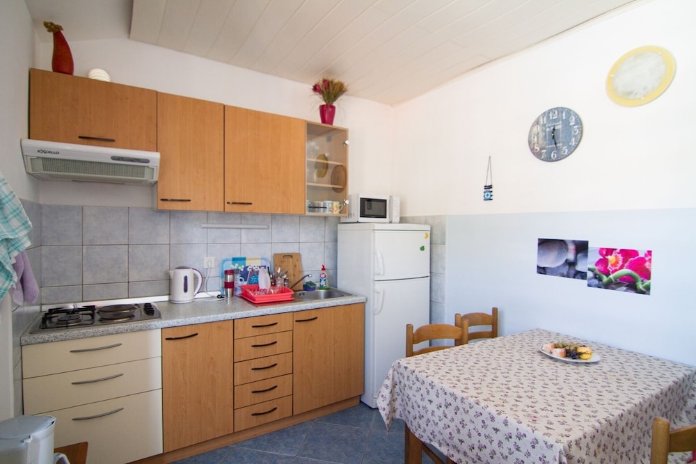 Apartment (Marko - 10 m from sea - A3-Veliki(4+1)