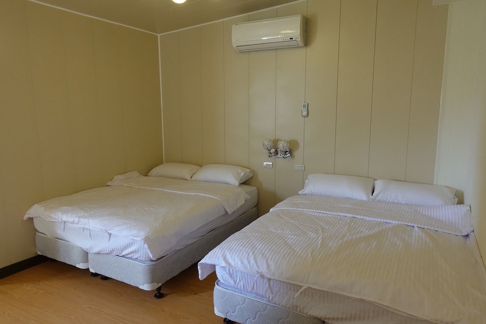 Family Room, Multiple Beds photo 2